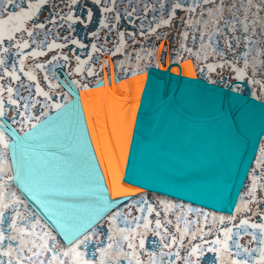 Women’s assorted tank tops. Like new condition!!